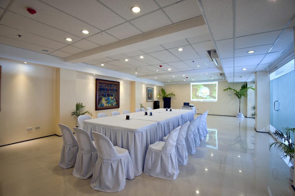 M Citi Suites Cebu Buitenkant foto