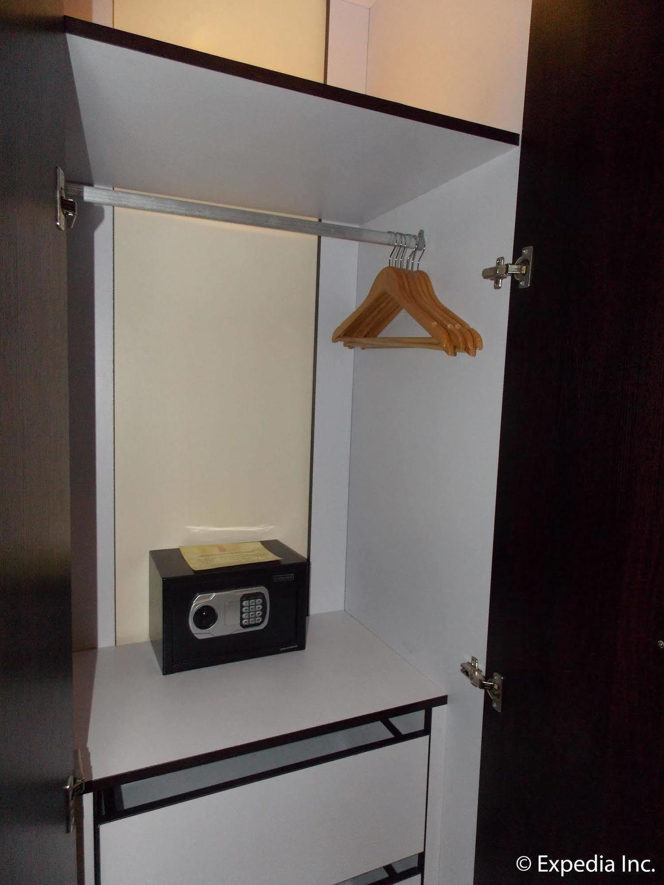 M Citi Suites Cebu Buitenkant foto