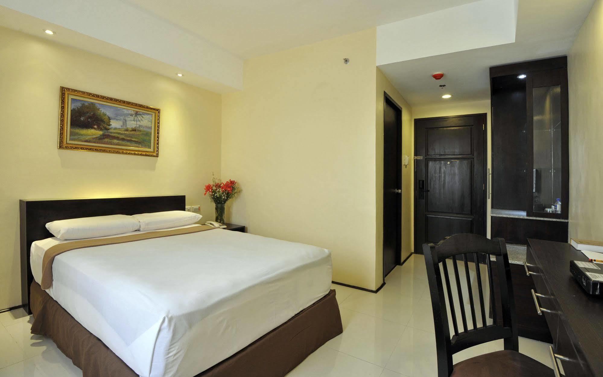 M Citi Suites Cebu Buitenkant foto