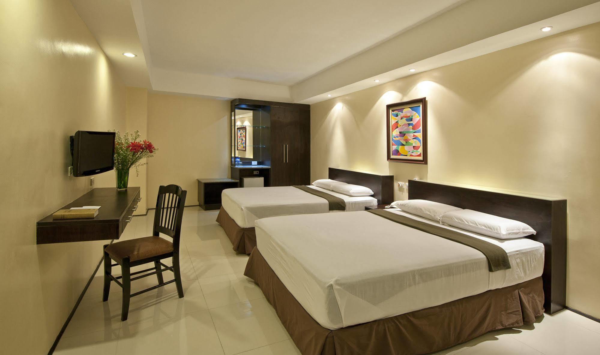 M Citi Suites Cebu Buitenkant foto