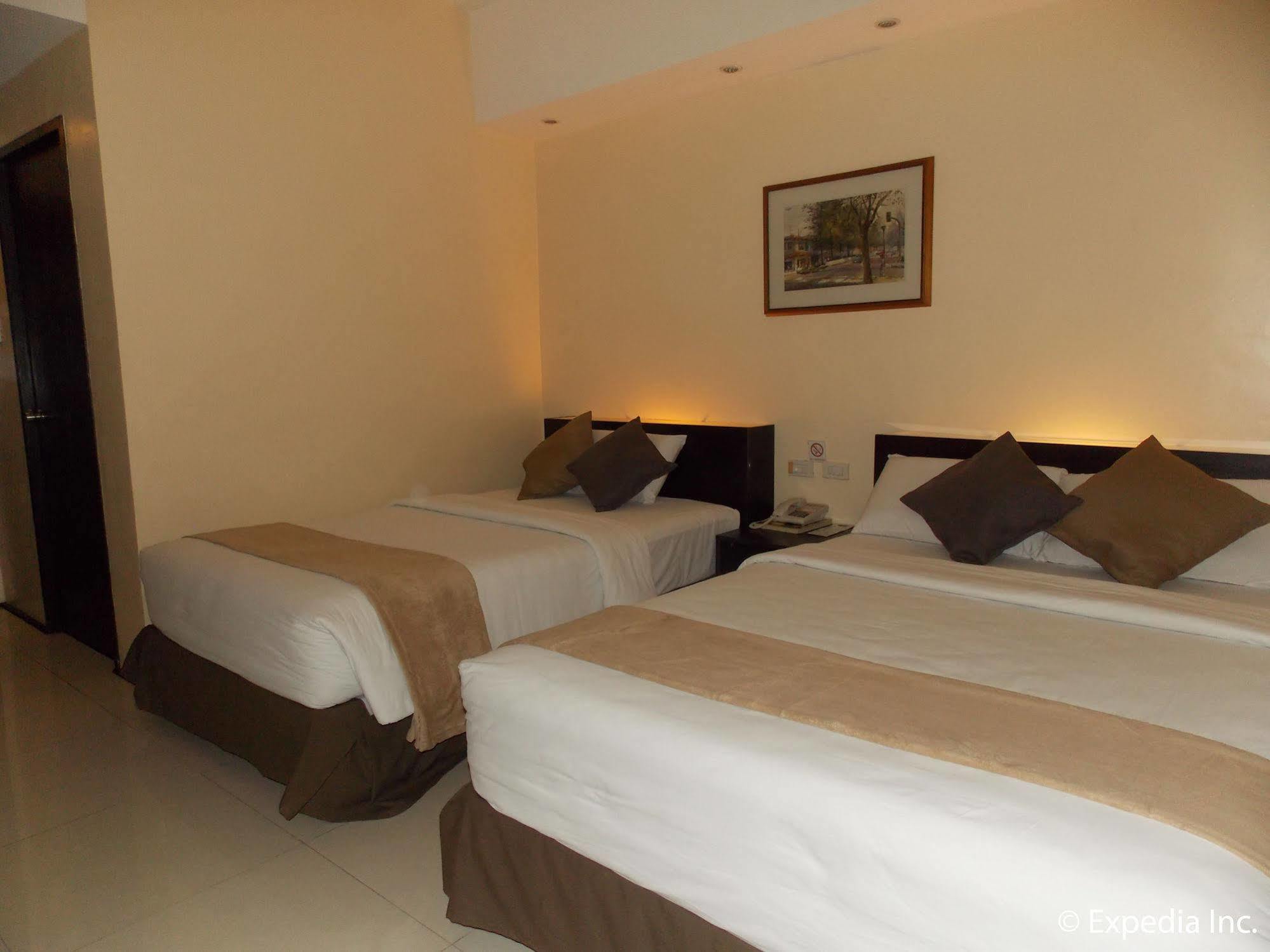 M Citi Suites Cebu Buitenkant foto