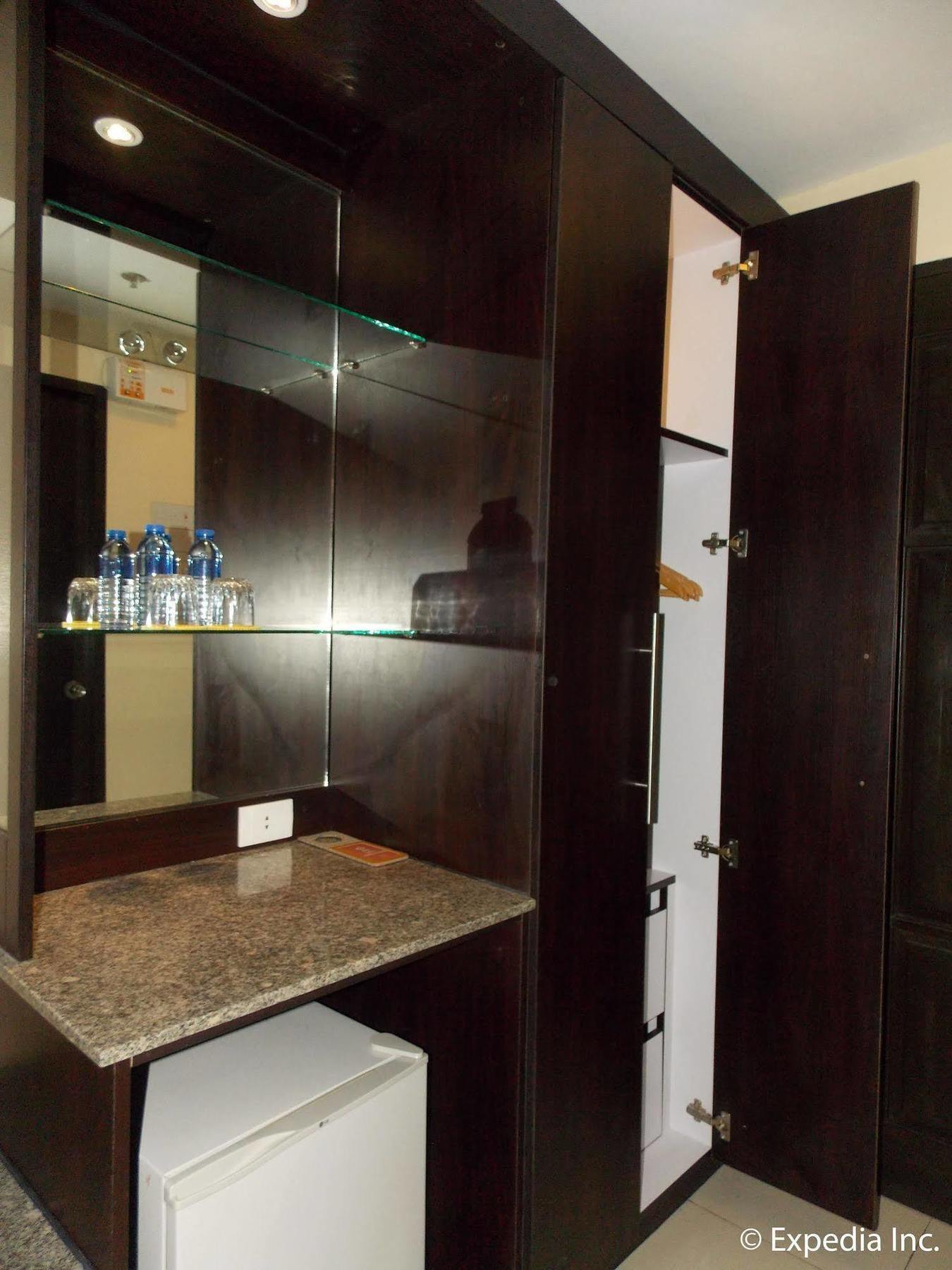 M Citi Suites Cebu Buitenkant foto