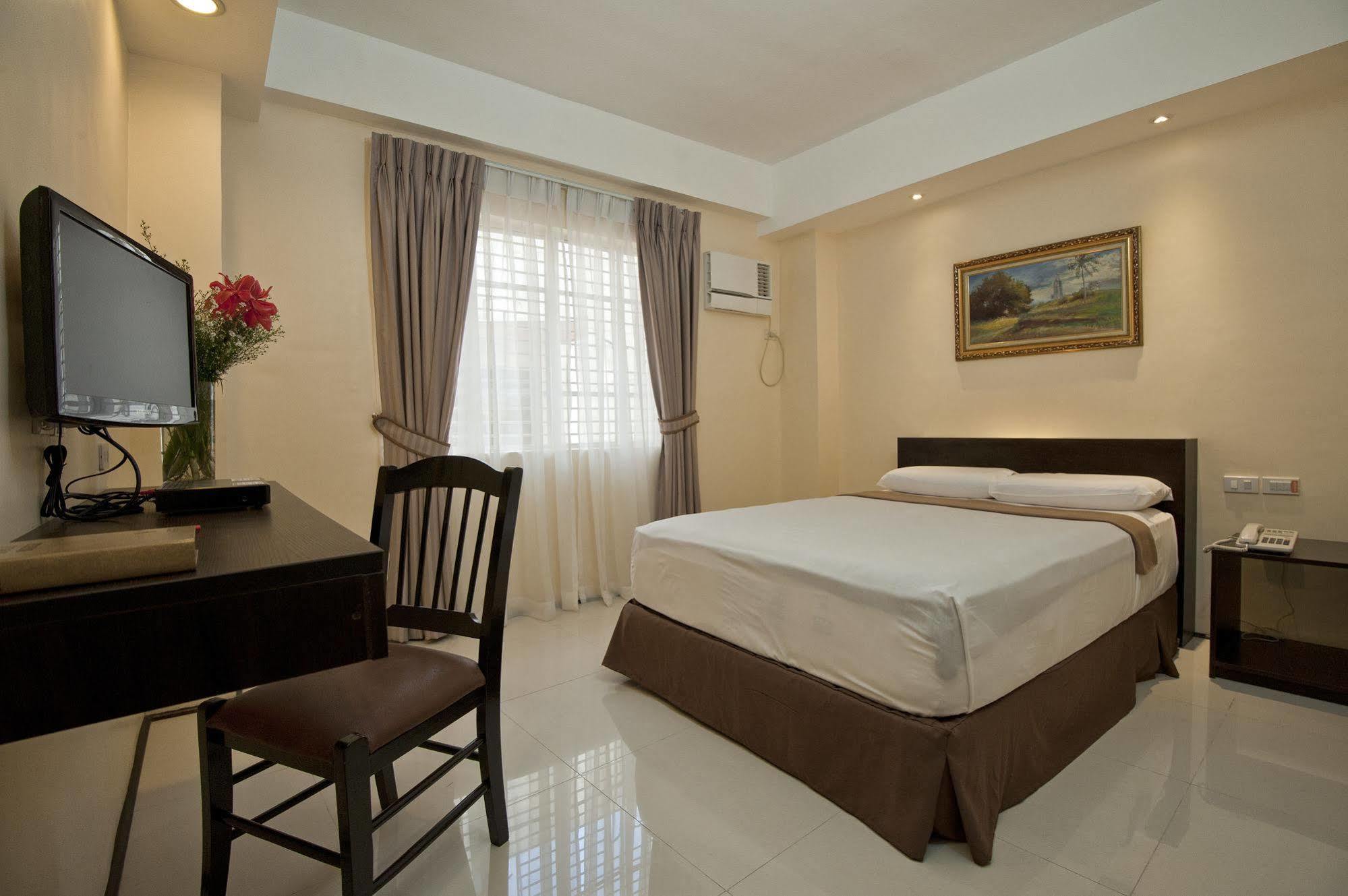 M Citi Suites Cebu Buitenkant foto